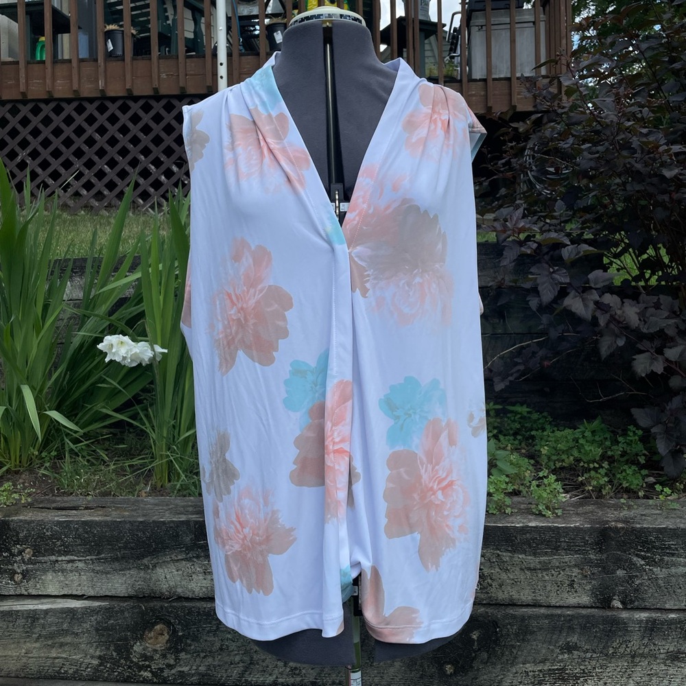 Calvin Klein 2X Floral and White Blouse